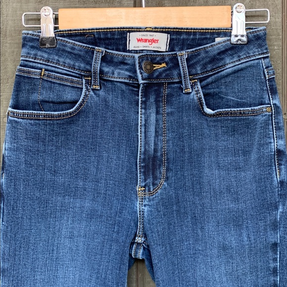 Wrangler High Rise True Straight - Picture 3 of 6